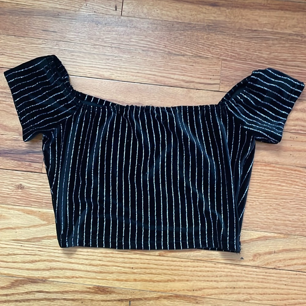 Black and silver sparkly crop top